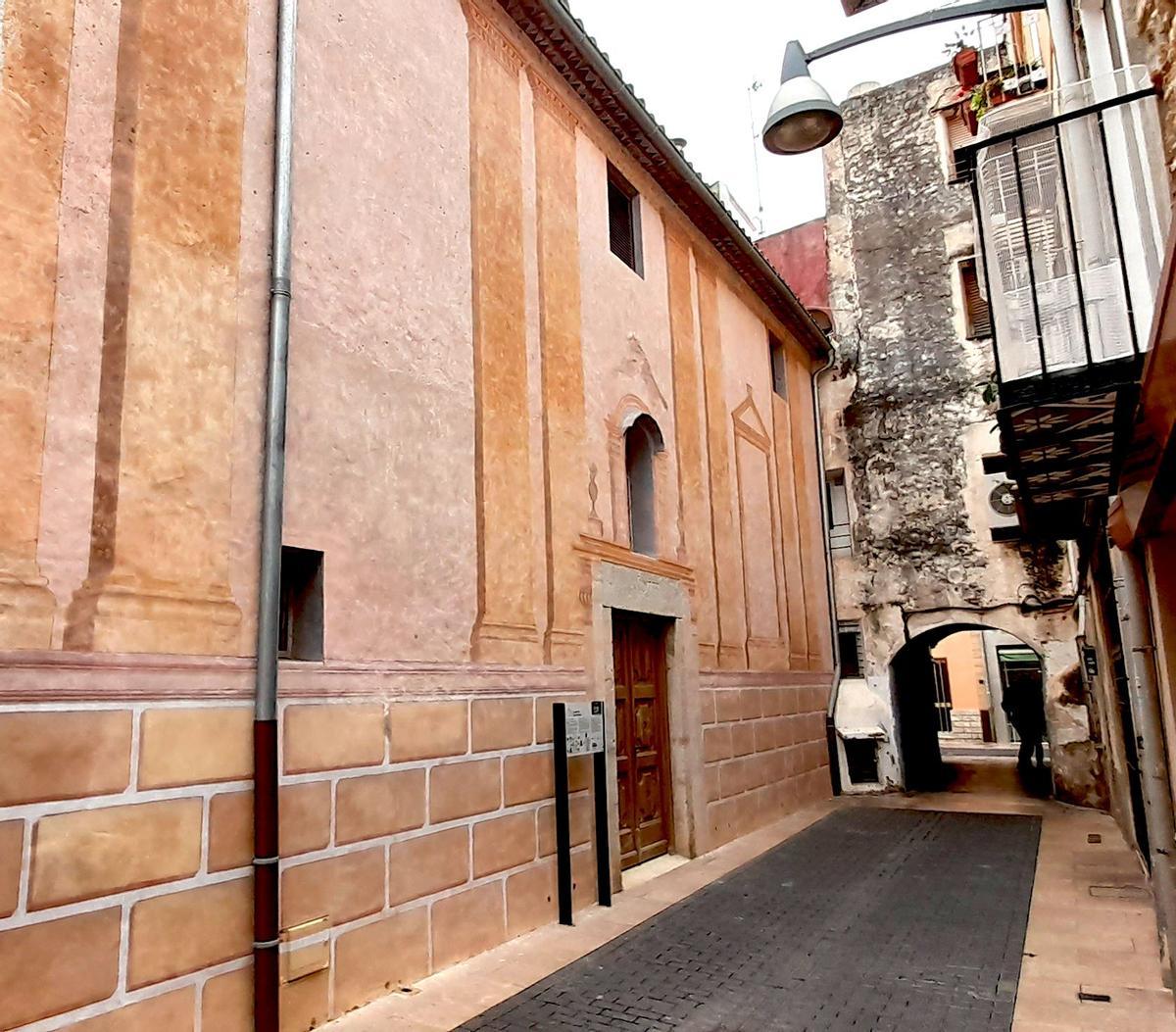 Imagen de la fachada de la capilla de Santa victoria, que se restauró en el año 2019