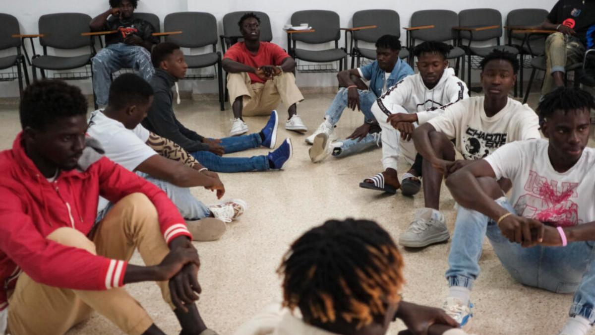Algunos de los protagonistas del monatje teatral durante un ensayo.