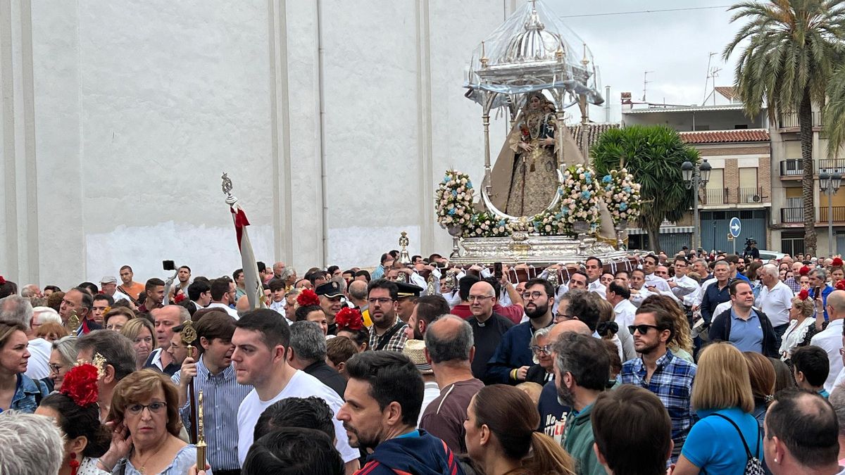 Los lucentinos han vuelto a acompañar a su patrona en su Romería de Subida.