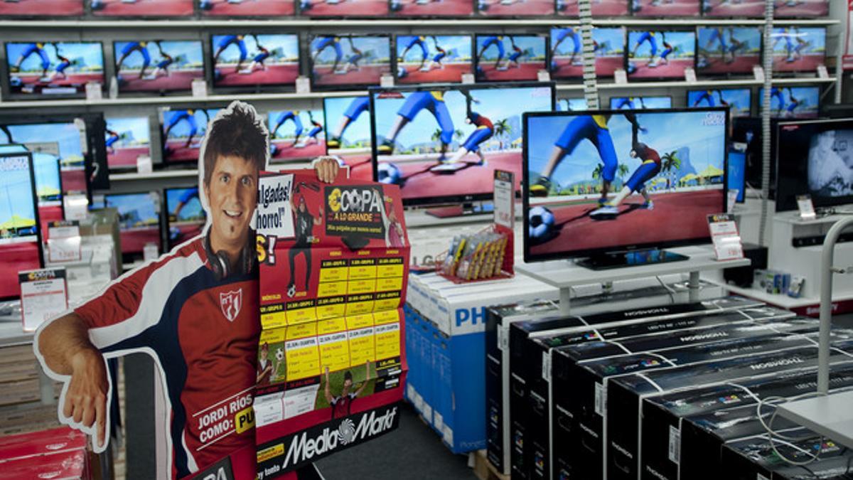 Televisores en una tienda de Media Markt de Barcelona.