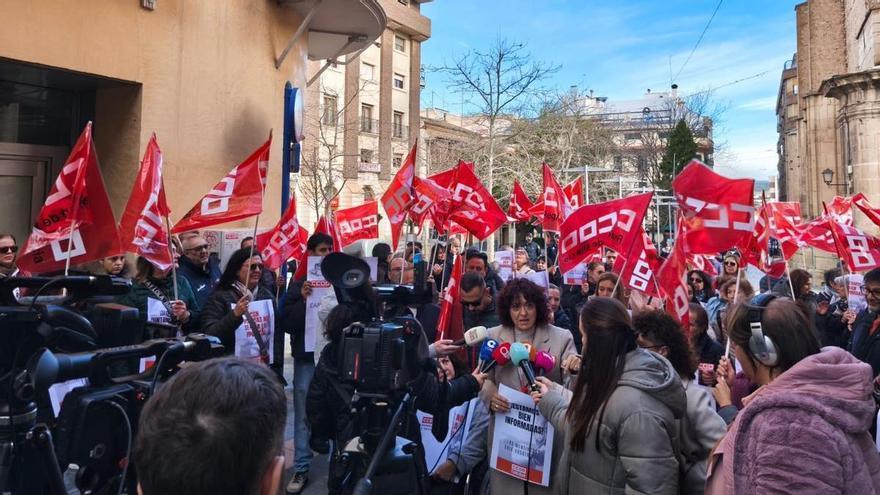 Las limpiadoras de Yecla se rebelan contra el "limbo legal" tras meses sin cobrar: "No trabajamos gratis"