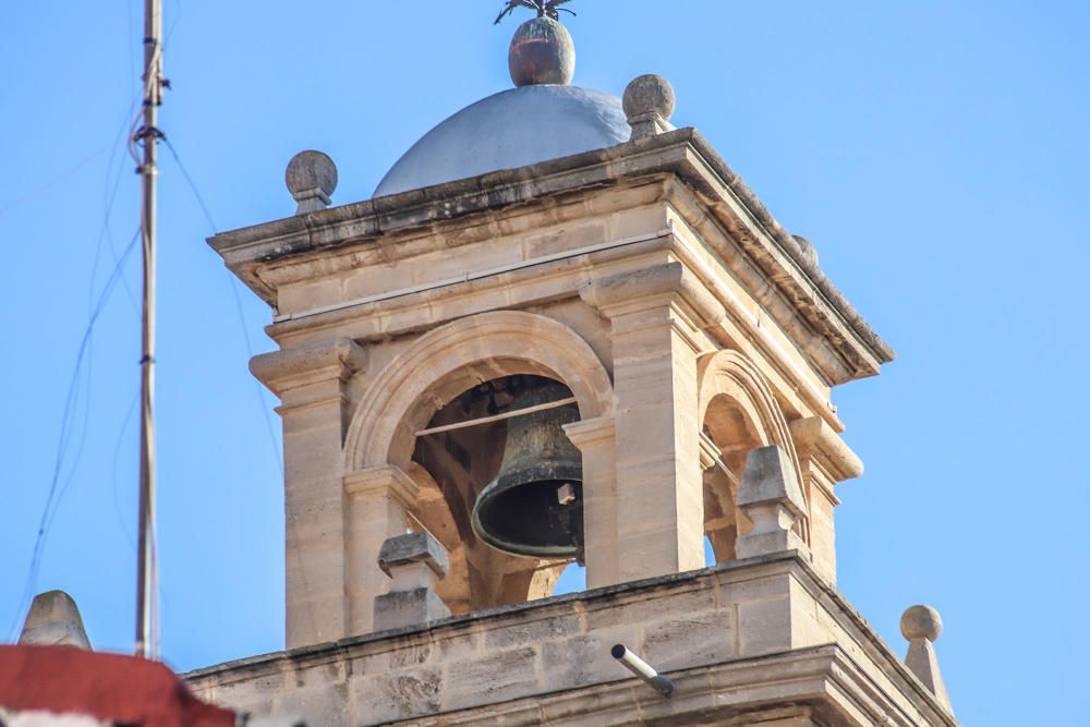 Imágenes de los campanarios de Santiago el Mayor, Catedral y Nuestra Señora de Monserrate en Orihuela y San Martín de Callosa. El Consell ha protegido como BIC sus campanas góticas.