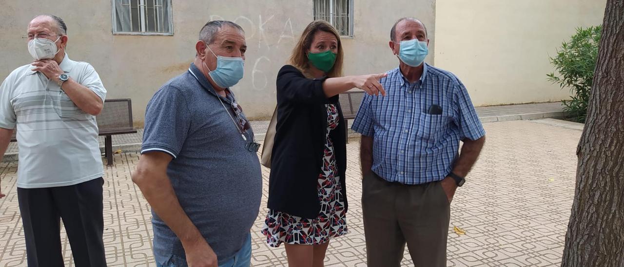 La portavoz municipal del PP, Begoña Carrasco, en su reciente visita al Grupo San Lorenzo.