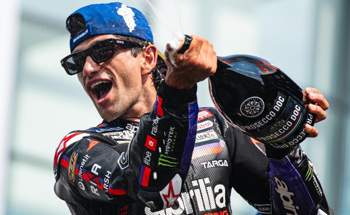 Jorge Martín (Aprilia) disfruta de su tercer puesto ayer en Assen.