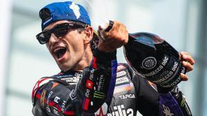 Jorge Martín (Aprilia) disfruta de su tercer puesto ayer en Assen.