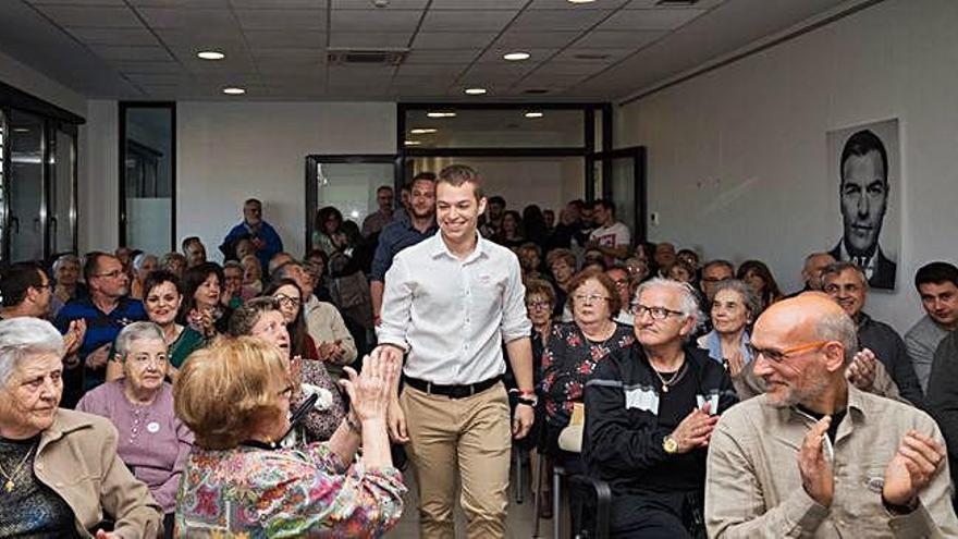 Verdejo, caminant en primer terme, en la presentació de la llista