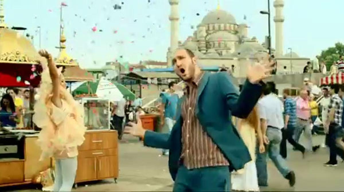 Espot de San Miguel amb Delafé y las Flores Azules.