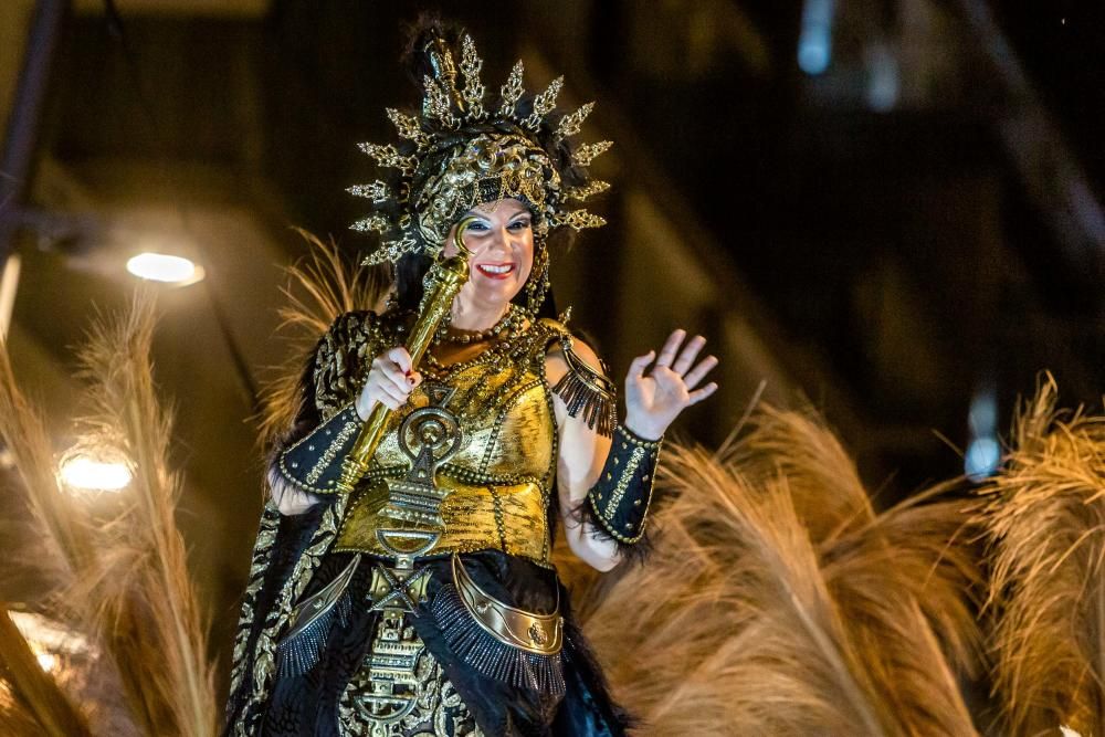 Los Moros y Cristianos hacen suyas las calles de Benidorm.