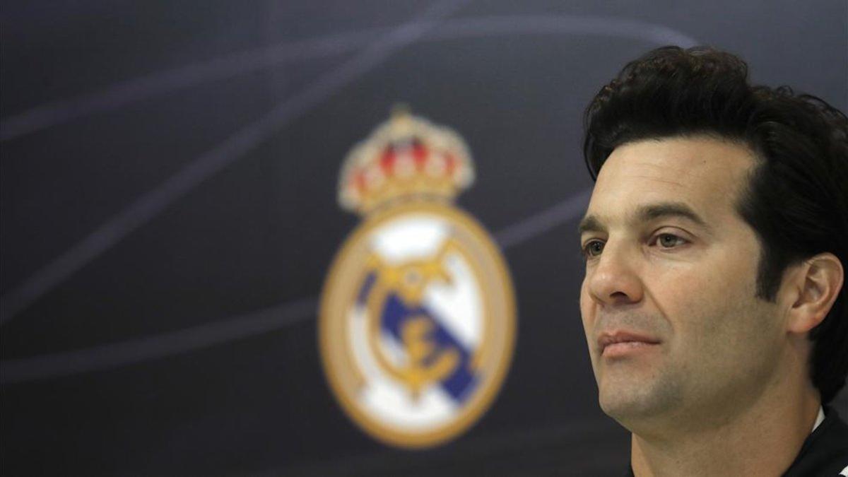 Solari comparece en la sala de prensa