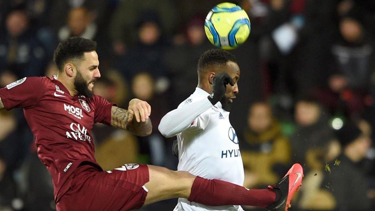 El Lyon ganó 0-2 al Metz