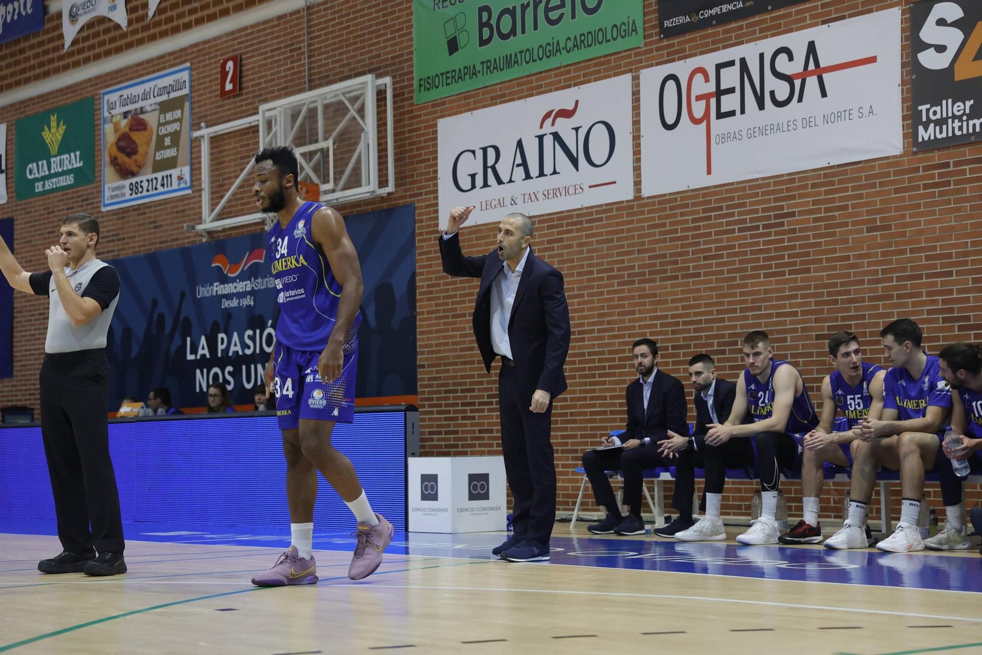 En imágenes: victoria del Alimerka Oviedo Baloncesto ante el Fuenlabrada (81-60)