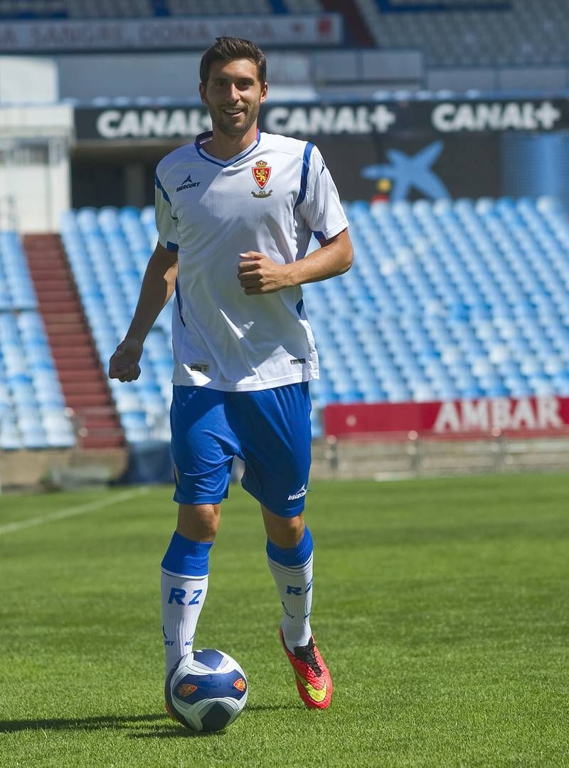 Presentación de Borja Bastón con el Real Zaragoza