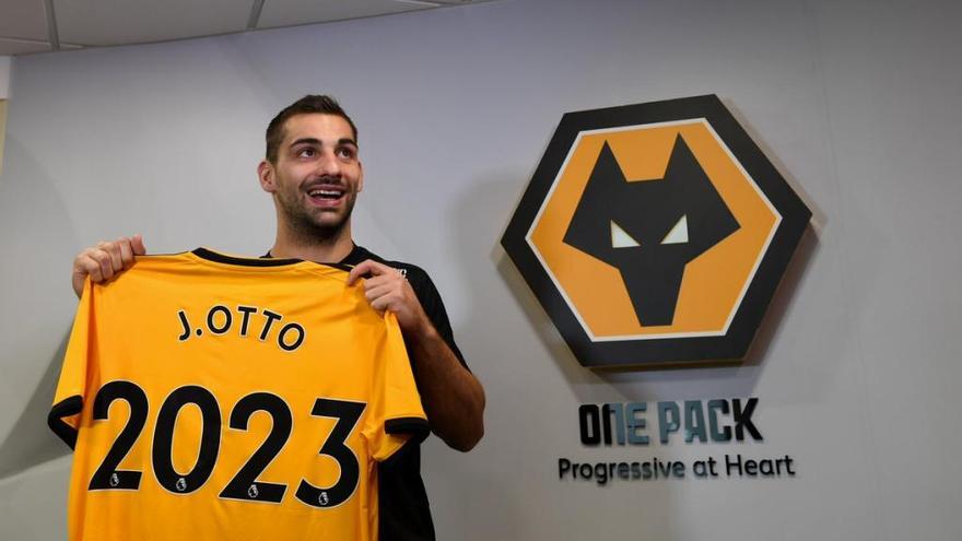 Jonny Otto, en el anuncio de su fichaje permanente por el Wolverhampton Wanderers. // @Wolves