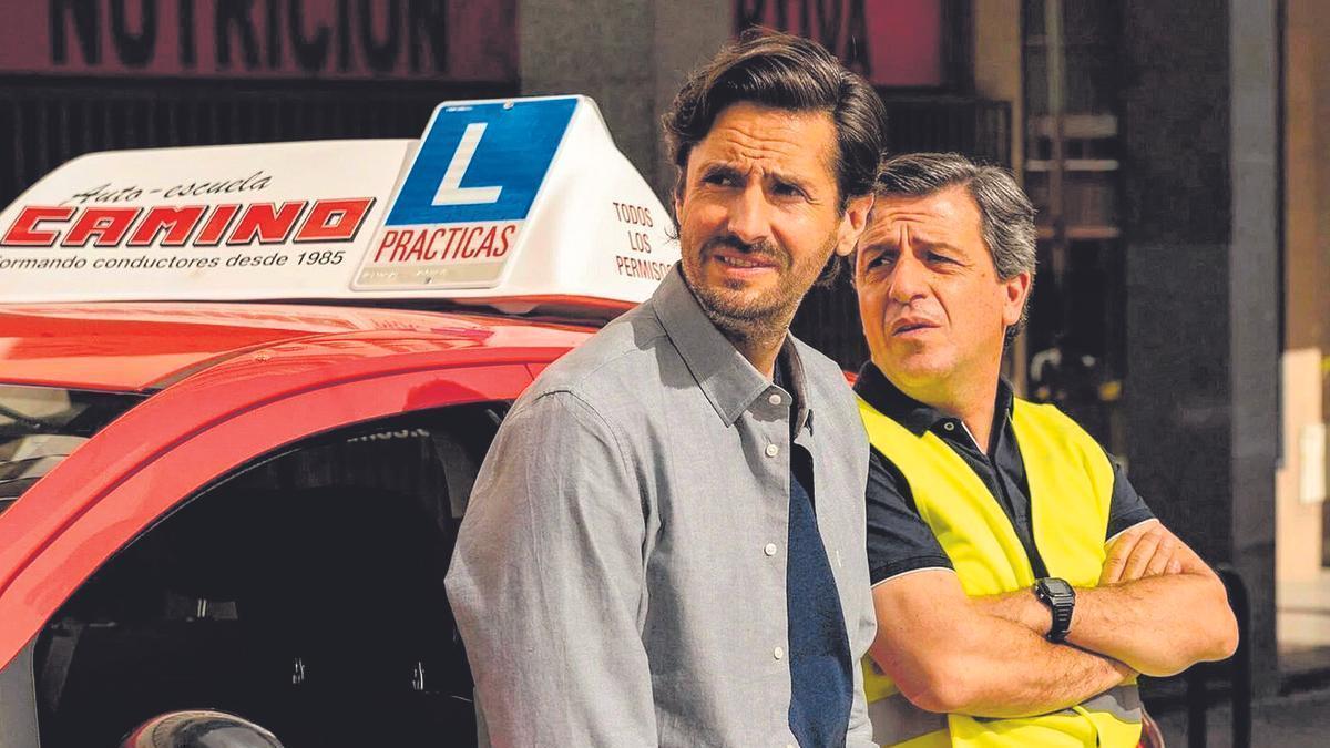 Juan Diego Botto (Pablo) i David Lorente (Lorenzo), en «No me gusta conducir», de TNT