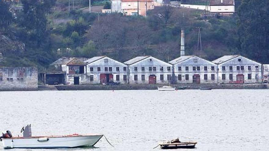 Los vecinos de O Hío y Aldán se hicieron fuertes en la fábrica de salazón.