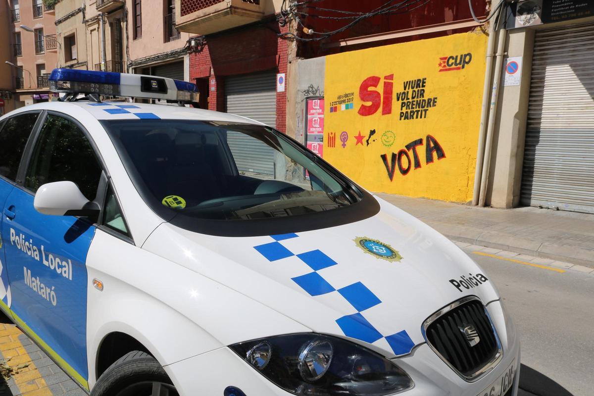 Una veïna de Mataró denuncia que la policia local la va menysprear per voler ser atesa en català Una veïna de Mataró denuncia que la policia local la va menysprear per voler ser atesa en català