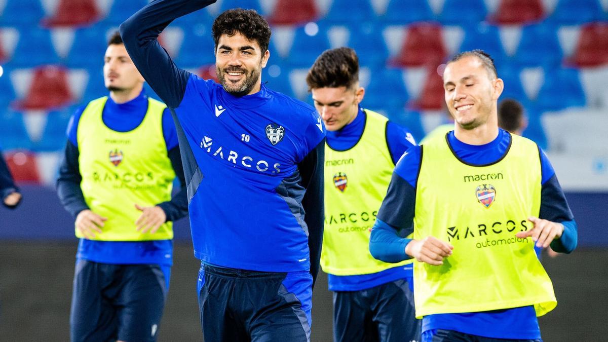 Iborra, Pepelu, Son y Álex Muñoz se ejercitan en el entrenamiento previo al partido frente a la Ponferradina