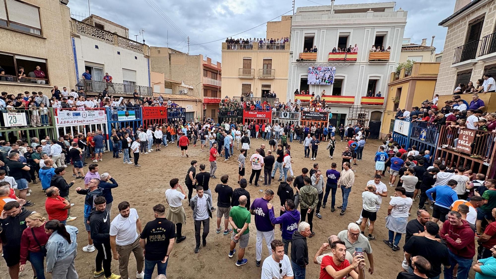 Galería de fotos de la penúltima tarde de toros de las fiestas del Roser en Almassora