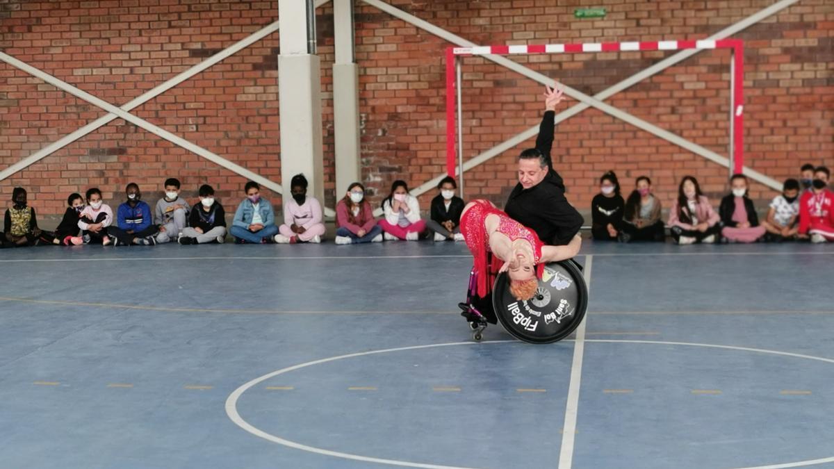 Un moment de l&#039;exhibició de ball a l&#039;escola Joaquim Cusí