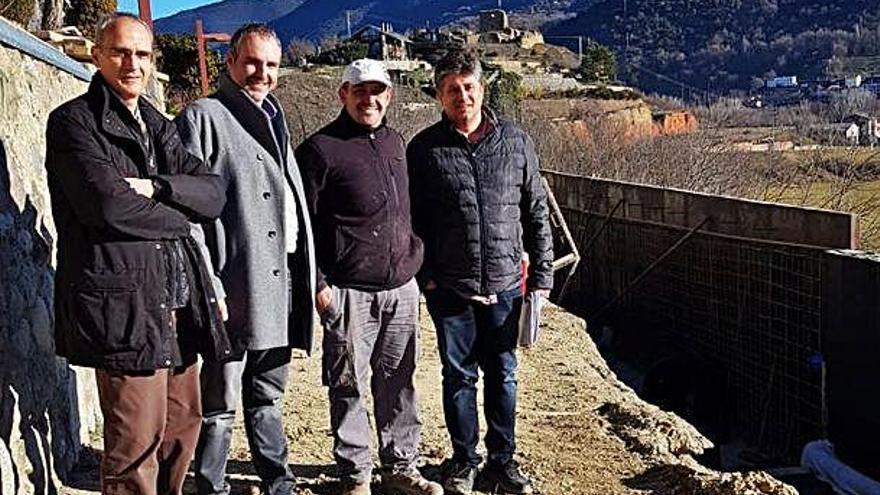 L&#039;alcalde Jordi Fàbrega en una visita d&#039;obres al camí de Sant Isidre