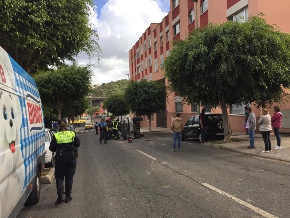 Vuelco de un vehículo en Lomo Los Frailes