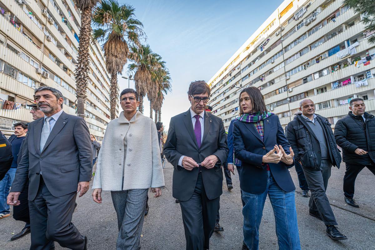 Barcelona 09/01/25 Barcelona. El presidente Salvador Illa y la consejera de Interior, Núria Parlon, se reúnen con la alcaldesa de Sant Adrià, Filo Cañete, en el Ayuntamiento de Sant Adrià para tratar sobre el tiroteo en La Mina. Autor: MANU MITRU