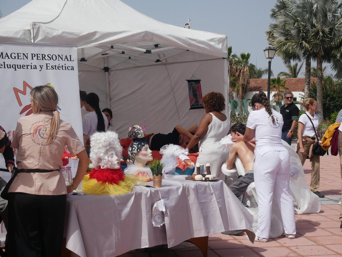 Estand del IES Faro de Maspalomas en la Muestra de Empleo, Formación y Emprendimiento SBT 2026.