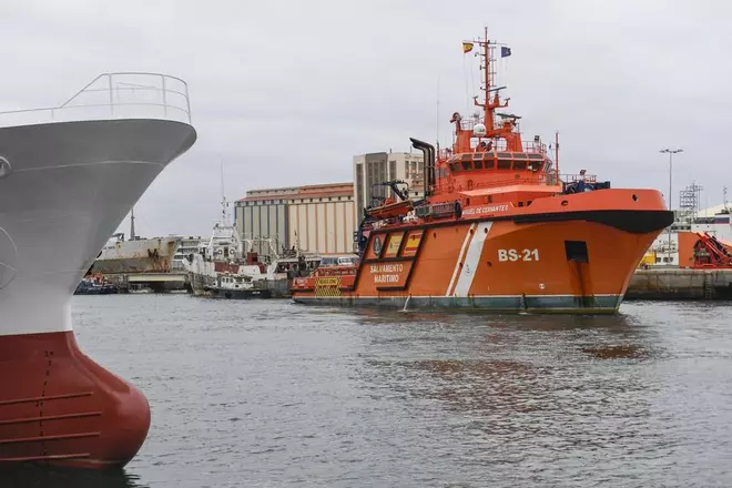 Vertido de 3.000 litros de residuos de combustible en el Puerto de La Luz