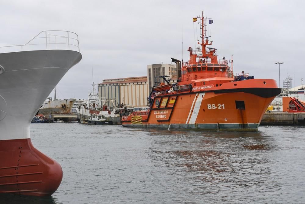 Vertido de 3.000 litros de residuos de combustibles en el Puerto de La Luz