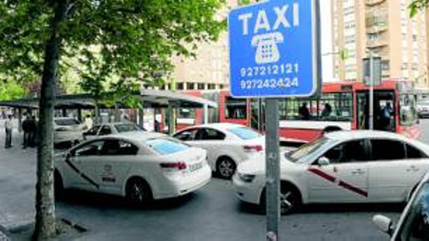 Los taxistas de Cáceres despiden a 10 conductores por pérdidas en el sector que superan el 50%