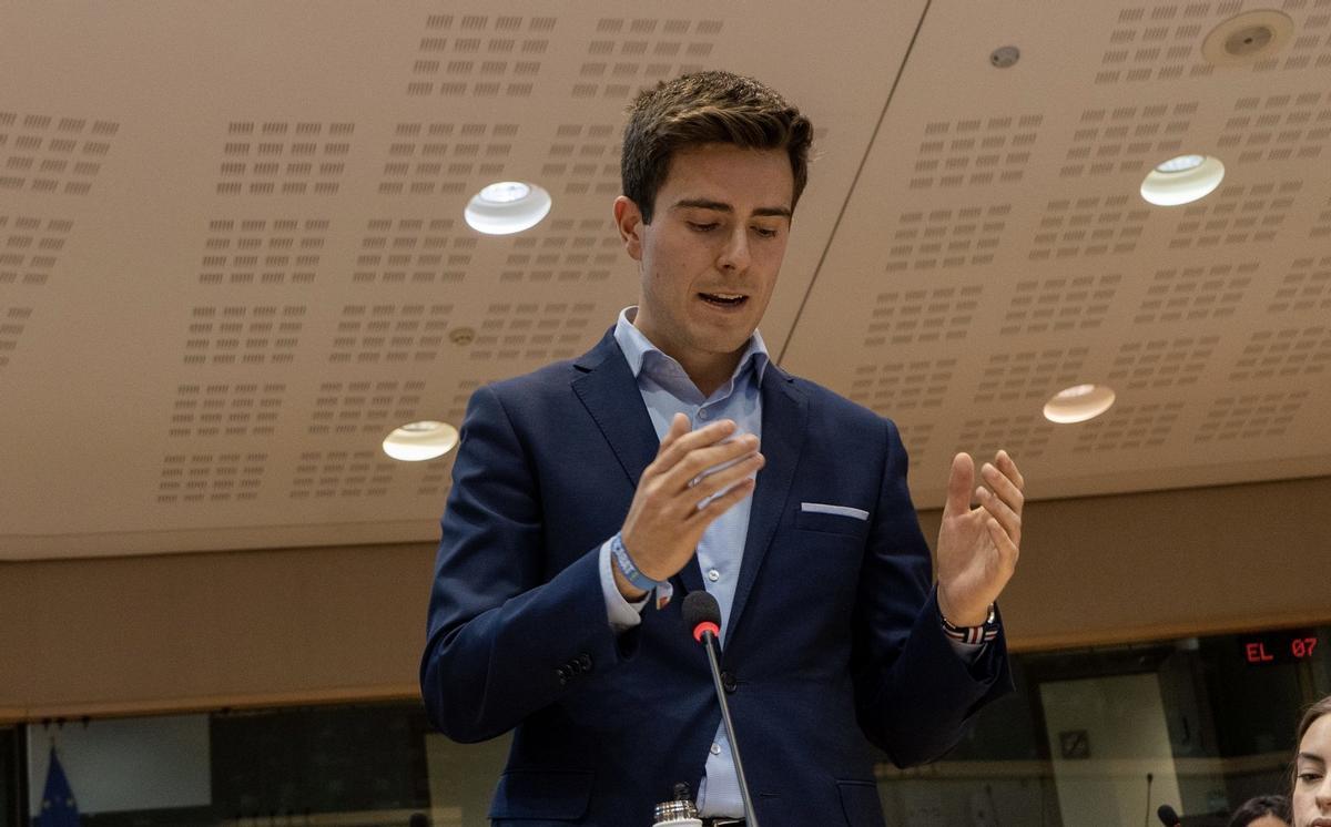 El joven malagueño, en pleno debate en el Parlamento Europeo, en Bruselas.