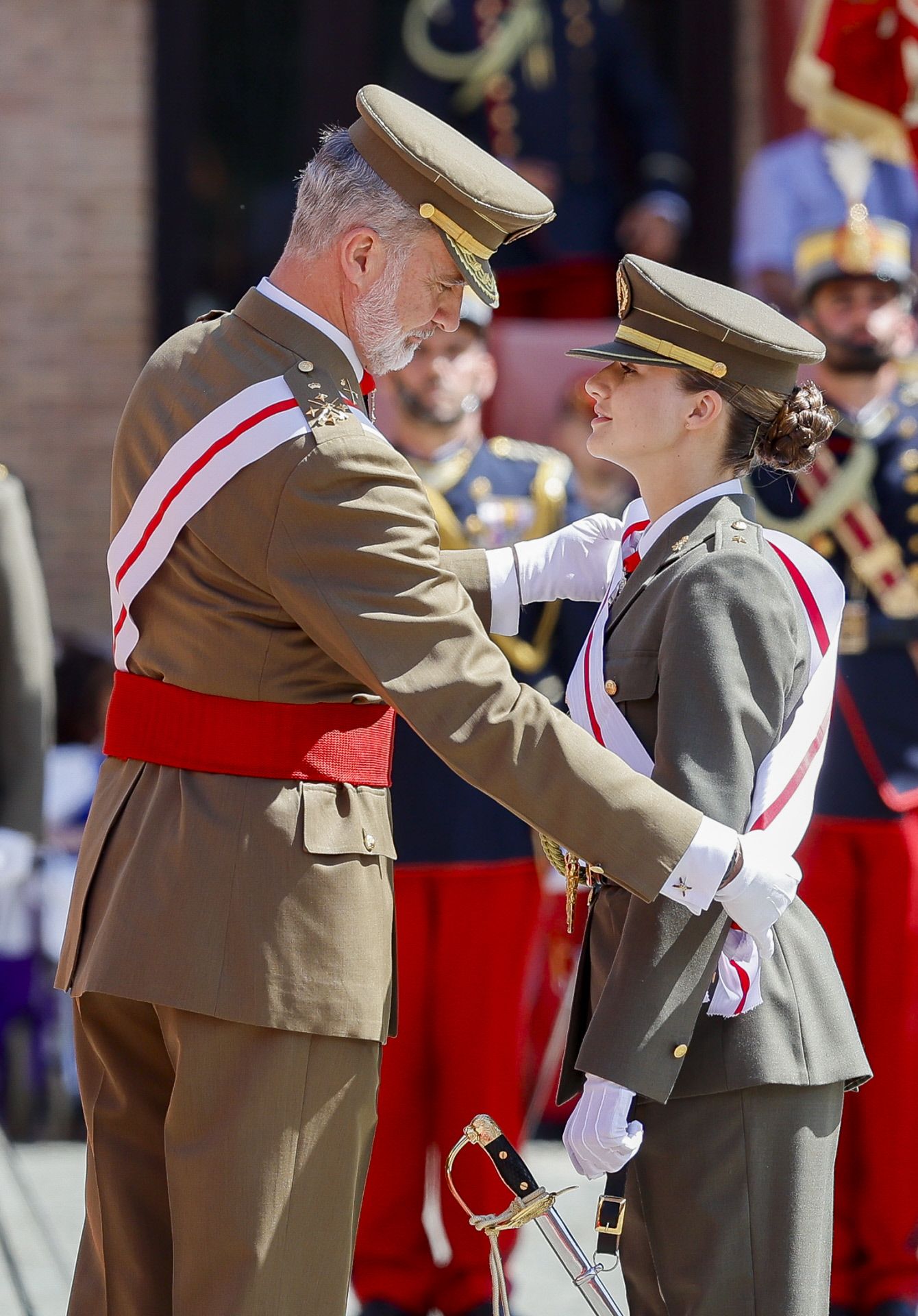 La princesa Leonor recibe la Gran Cruz del Mérito Militar en Zaragoza.