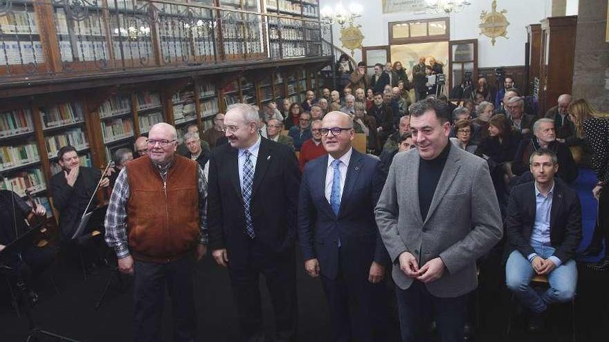 González Tosar, Ramón Villares, Baltar y Román Rodríguez, en la antigua biblioteca de la Diputación.// I.O.