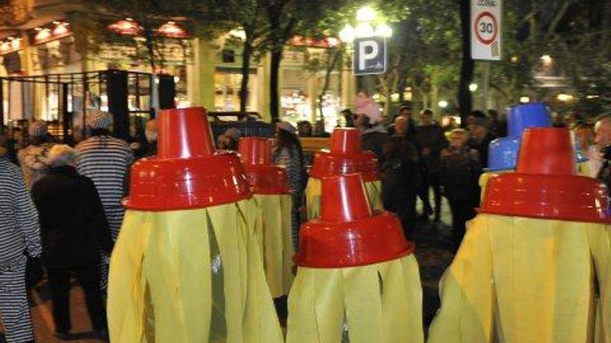 Un grup de baietes a la rua de la Carnavalada de l&#039;any passat