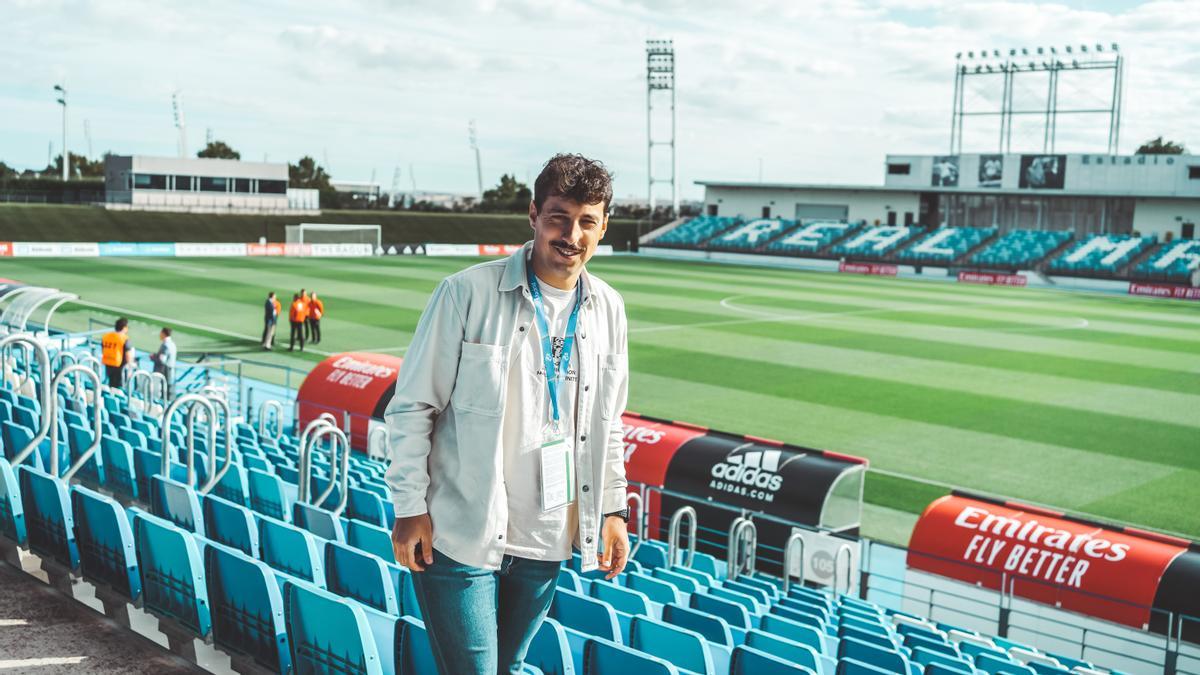 José del Pozo, en la Ciudad Real Madrid para narrar un encuentro de fútbol