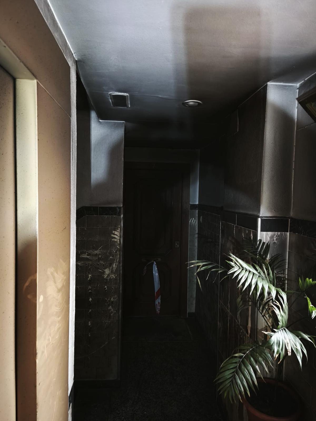 Un incendio obliga a desalojar un bloque en Los Tilos