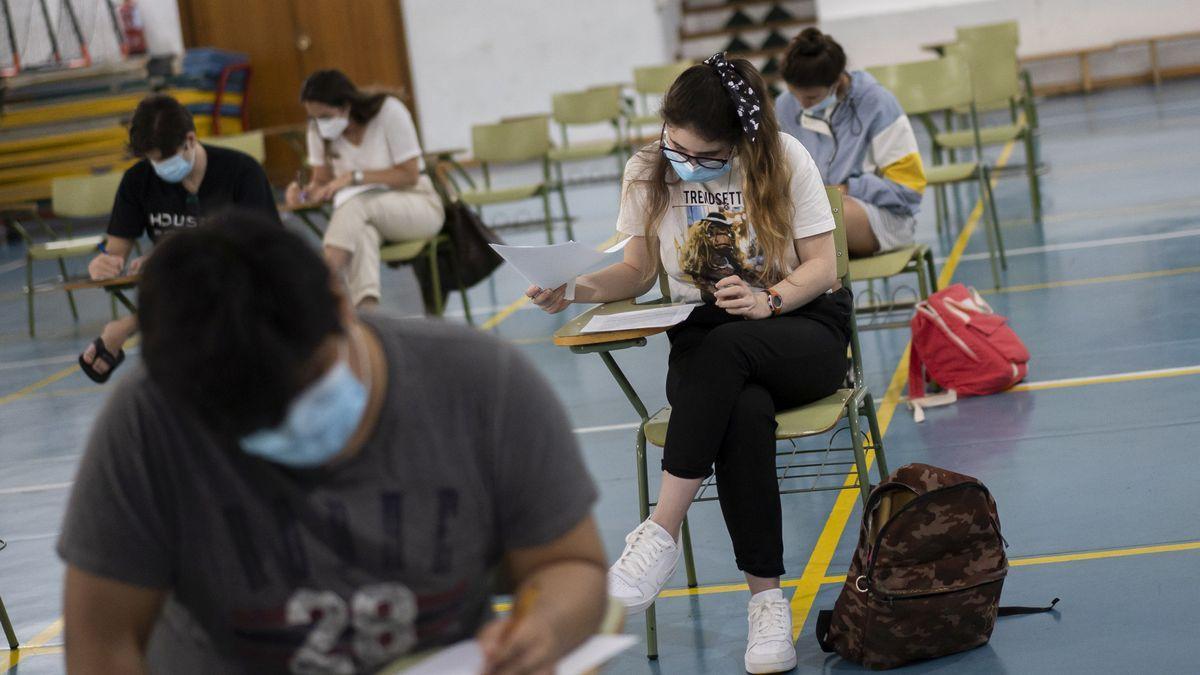 Alumnos de examen en Extremadura.