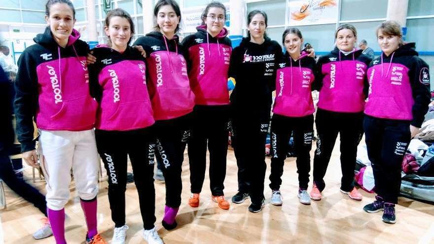 Equipo femenino de 100Tolos, que compite en la División de Plata de espada.