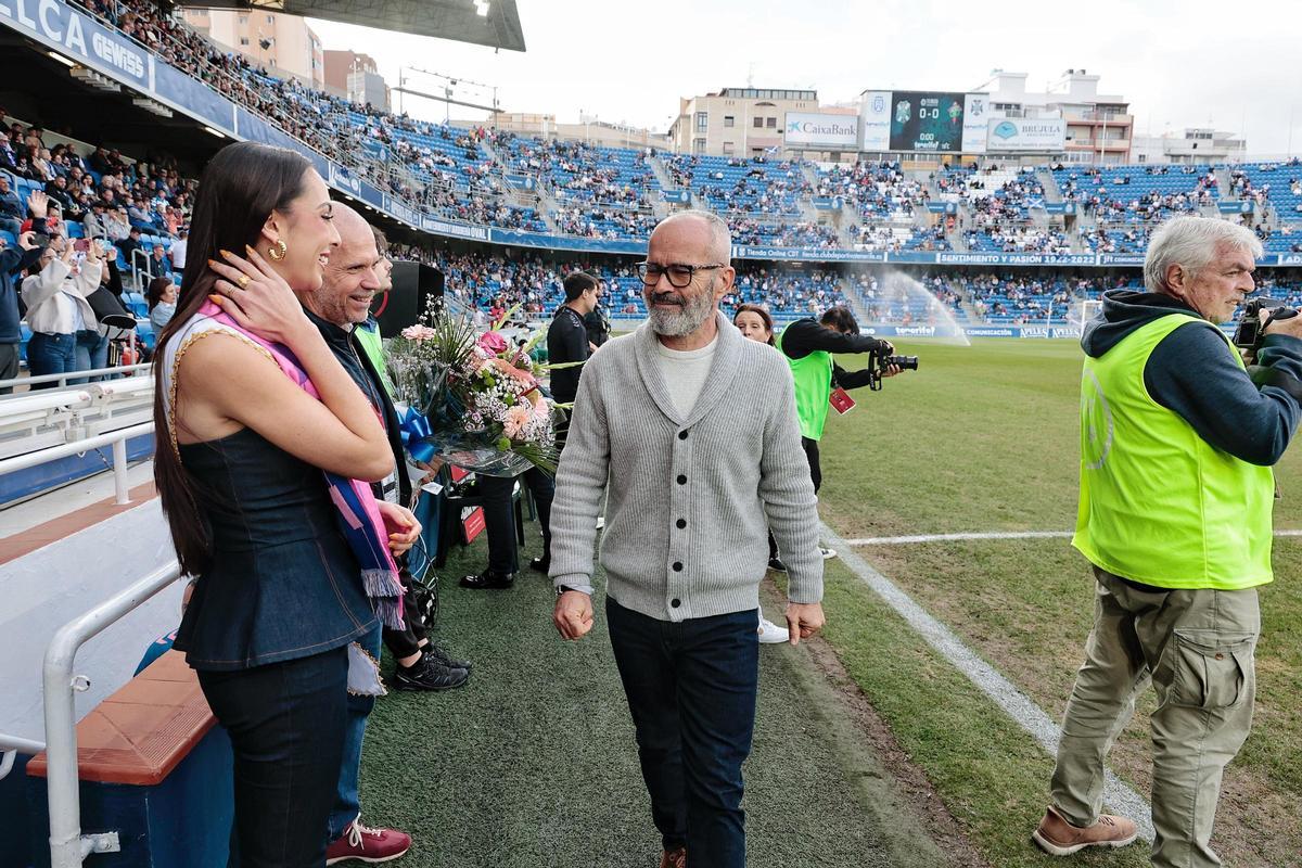 Cervera, junto a la Reina del Carnaval de Santa Cruz.