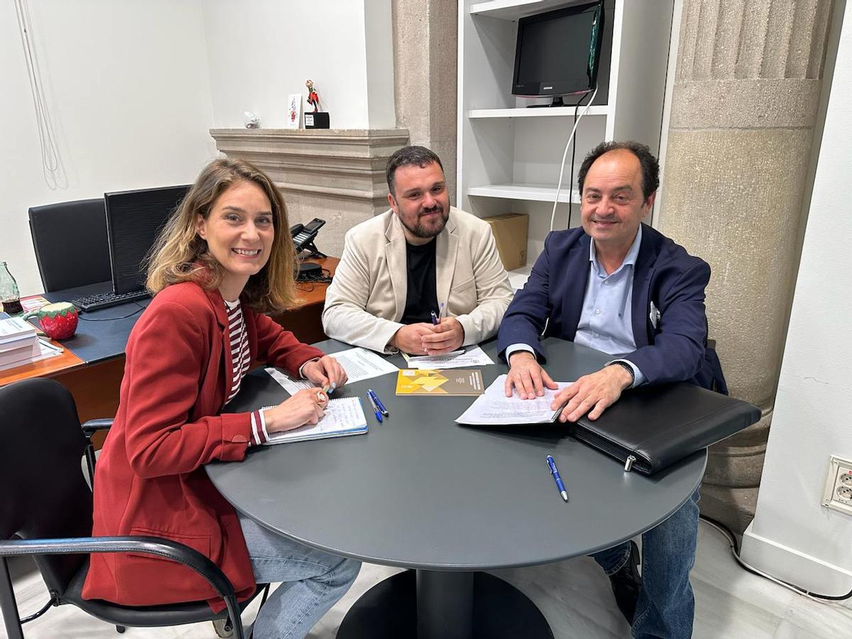 Chirivella, a la derecha, con diputados dels Comuns.