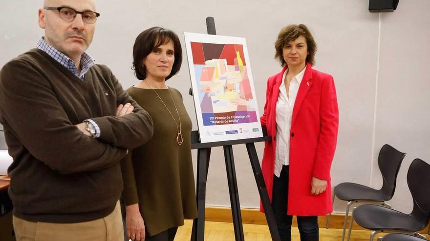 Andrés Albuerne, Isabel Puente y Montserrat López, en la presentación del premio.