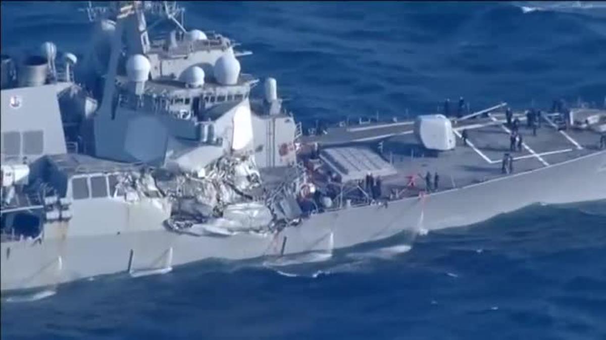 L’’USS Fitzgerald’ no corre perill d’enfonsament, però no pot navegar per si mateix.
