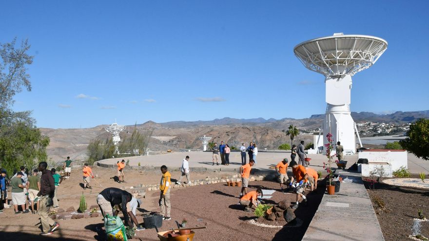 Estudiantes de Maspalomas embellecen los jardines del Centro Aeroespacial de Canarias