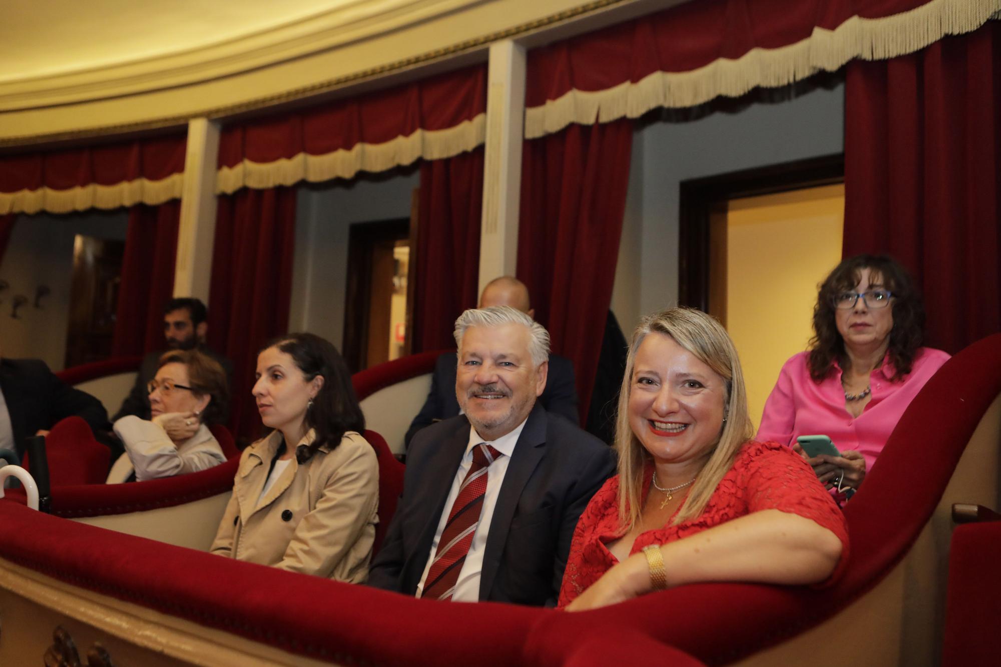 Entrega de la Medalla de Oro de la ciudad a la Fundación Ópera de Oviedo