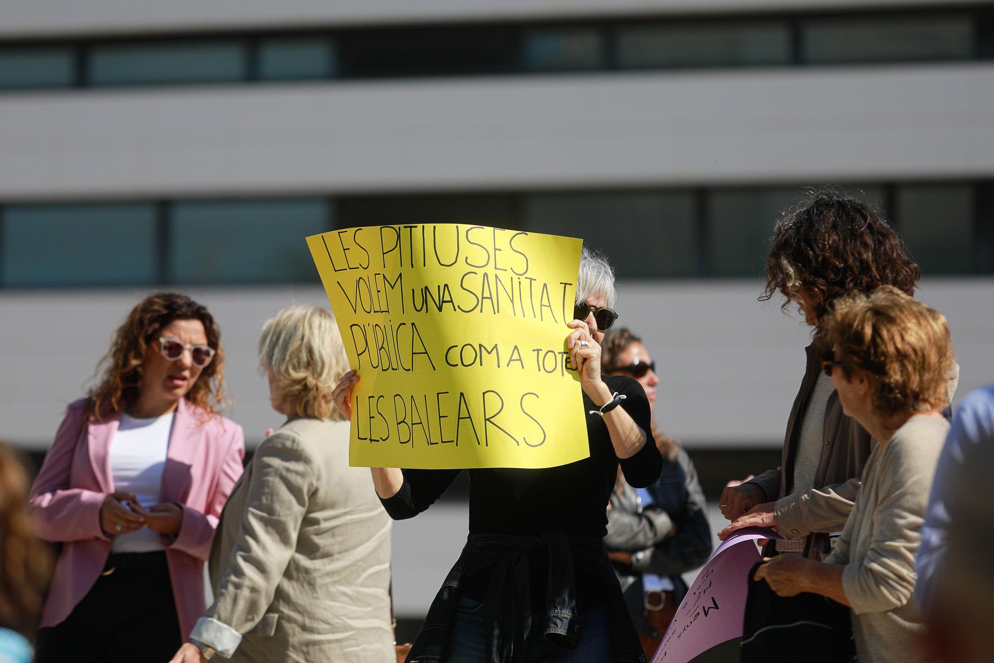 Mira aquí todas las fotos de la manifestación de los pacientes del Hospital de Ibiza