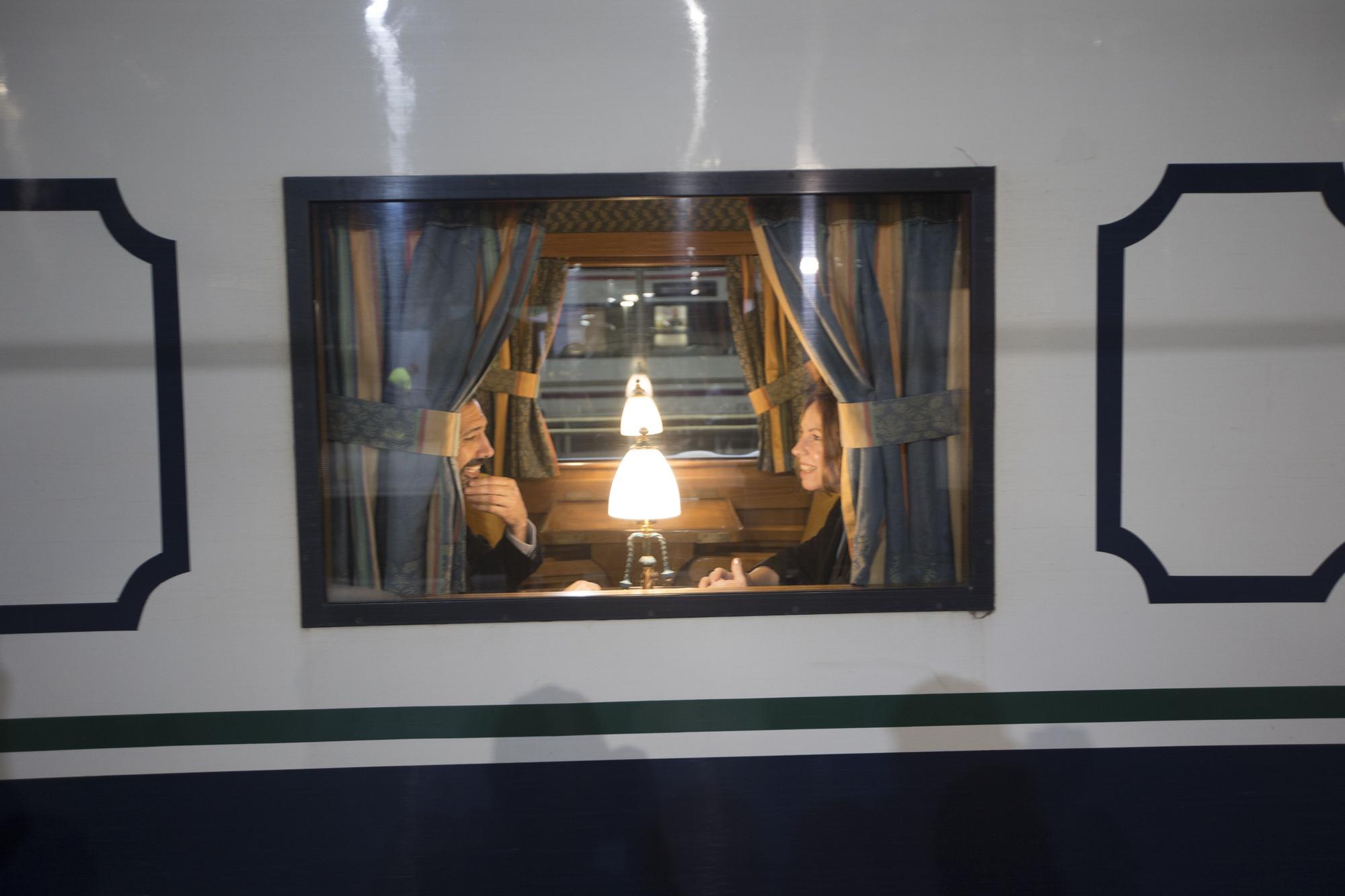 Así es el nuevo tren turístico de lujo de Renfe, que avanza "a velocidad de sosiego”