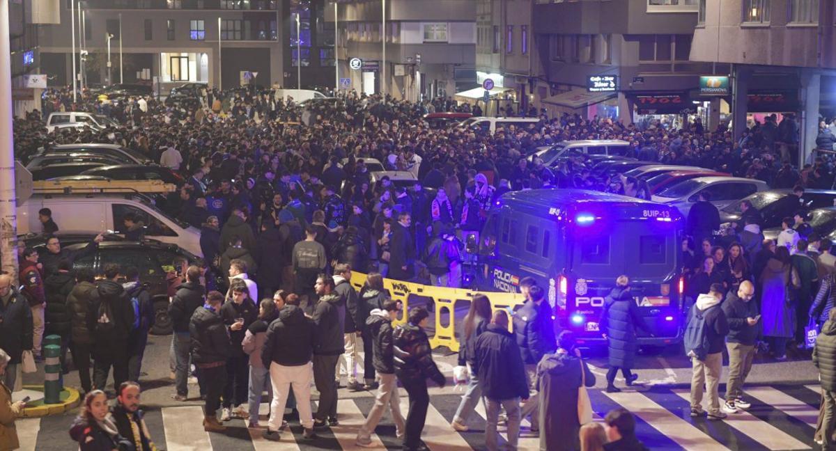 Entre la quedada frustrada y la magia de un Riazor pleno