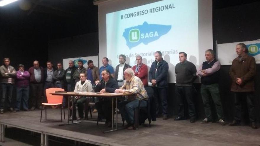 Participantes en el II Congreso de Usaga, en Salas.