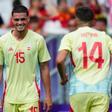 Miguel Gutierrez celebra su gol con Aimar en el República Dominicana - España de los Juegos de París 2024