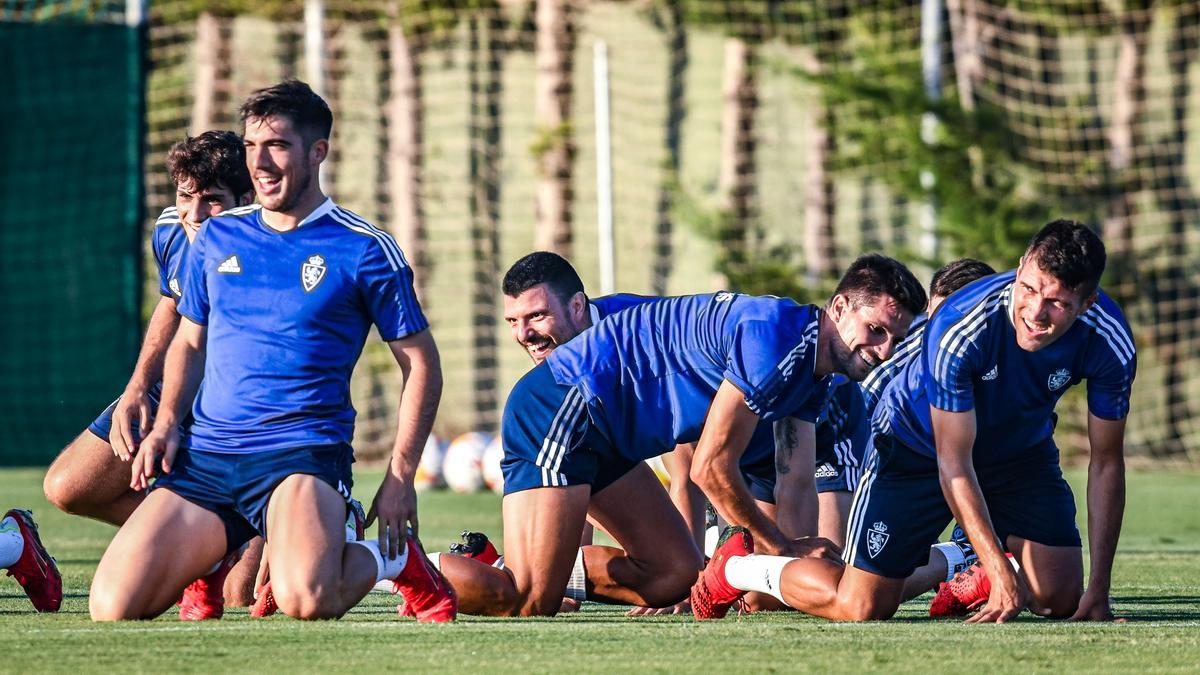 Larra, Adrián, Vuckic y Zapater, durante el entrenamiento.